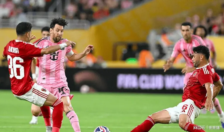梅西关键时刻救险，勇士力保胜局拿下系列赛